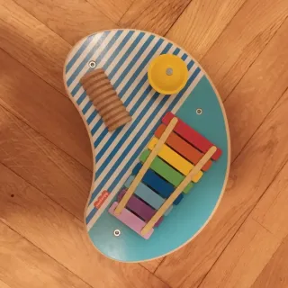 Mesa de actividades musical de madera falta palito