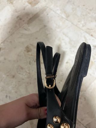 Manoletinas Zara Tachuelas Negro y Dorado