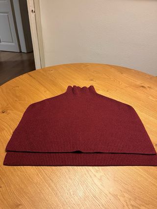 Capa de lana granate