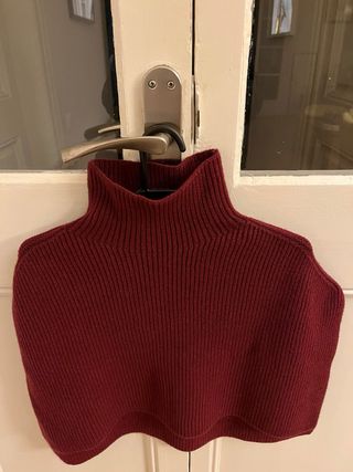 Capa de lana granate