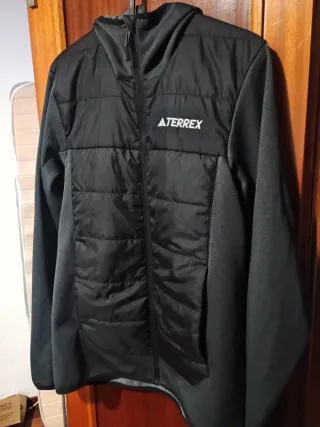 Chaqueta Adidas Terrex Negra y Gris