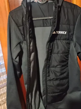 Chaqueta Adidas Terrex Negra y Gris