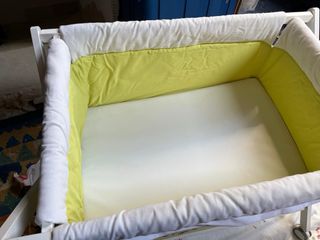 Minicuna blanca y verde