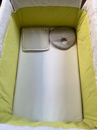 Minicuna blanca y verde