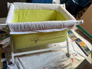 Minicuna blanca y verde