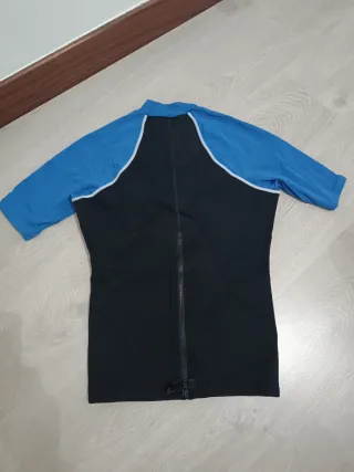 Camiseta de surf Tribord azul y negra