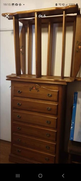 Dos lotes iguales de mesita, cabecero y cajonera