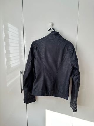 Cazadora polipiel azul oscuro