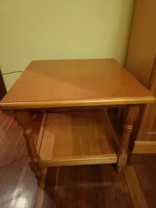Mesita auxiliar de madera