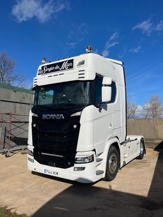 Camión Scania s580 año 2020 con equipo basculante