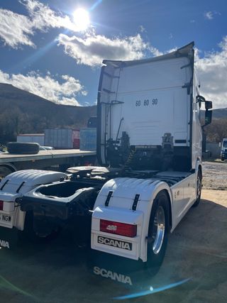 Camión Scania s580 año 2020 con equipo basculante