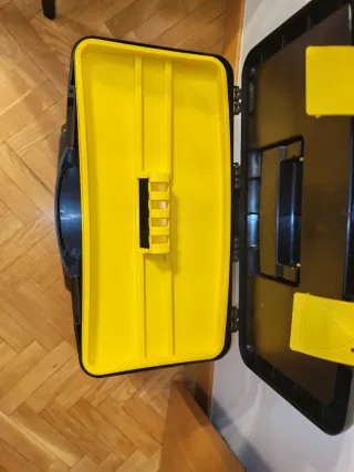 Caja de herramientas con ruedas