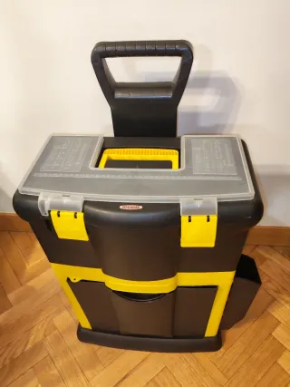 Caja de herramientas con ruedas