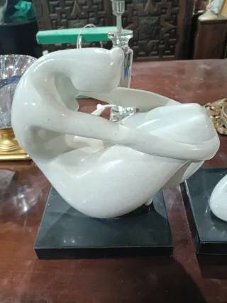 Figuras de porcelana pareja.