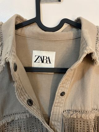 Camisa Zara Beige con Flecos