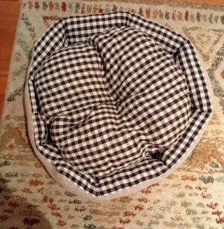 Cuccetta per cani con stampa a quadri