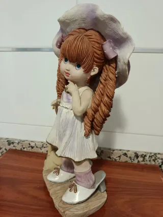 Figura Decorativa de Niña