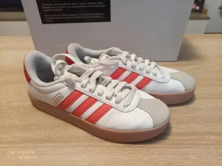 Zapatillas Adidas Blancas y Rojas