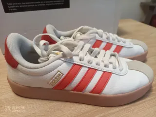 Zapatillas Adidas Blancas y Rojas