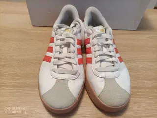 Zapatillas Adidas Blancas y Rojas
