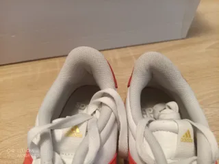 Zapatillas Adidas Blancas y Rojas