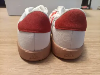 Zapatillas Adidas Blancas y Rojas