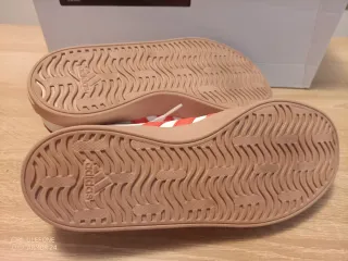 Zapatillas Adidas Blancas y Rojas