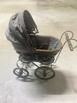 Carrito de bebé vintage decorativo