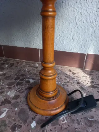 Lámpara de mesa vintage madera y tela