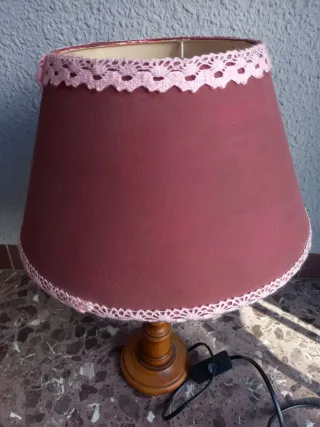 Lámpara de mesa vintage madera y tela