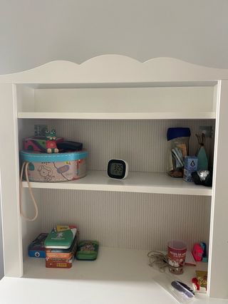 Librería infantil blanca