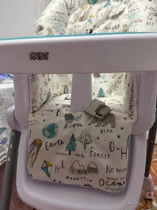 Trona de bebé con bandeja marca “mamaypapas”