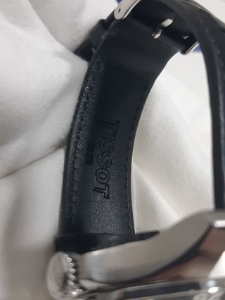 Reloj Tissot Automático Negro y Plateado