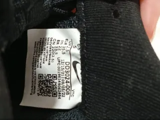 Zapatillas Nike Negras y Rojas