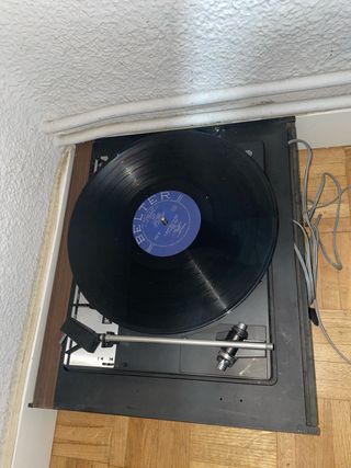 Tocadiscos Negro y Marrón