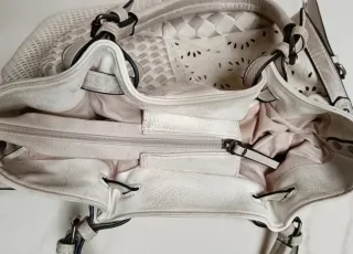 Borsa Lookat bianca traforata e intrecciata