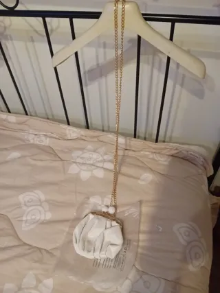 Borsetta Carpisa bianca con catena oro