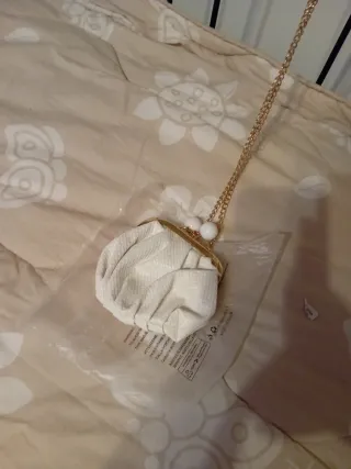 Borsetta Carpisa bianca con catena oro