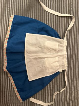 Traje de caserita azul y rosa, talla 4 años