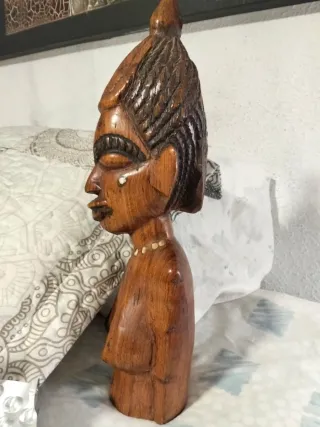 Talla madera busto trivial. Arte africano.