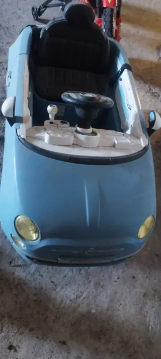 Coche infantil azul Fiat a bateria