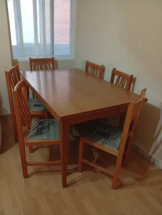 Mesa de comedor con 6 sillas de madera de regalo