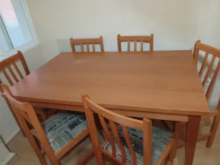 Mesa de comedor con 6 sillas de madera de regalo