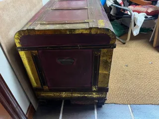 Baúl antiguo madera y metal Medidas:98X50x65