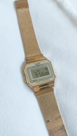 Reloj Casio Digital Dorado Malla Metálica