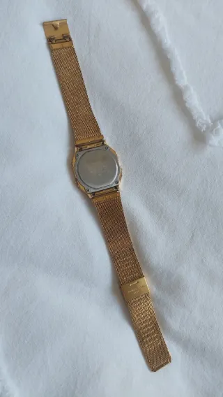 Reloj Casio Digital Dorado Malla Metálica