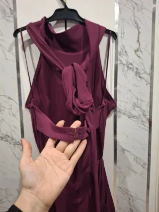 Vestido largo morado abertura cut out halter