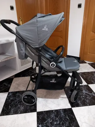 Carrito de bebé gris