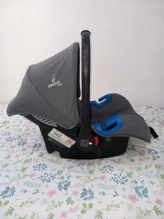 Carrito de bebé gris