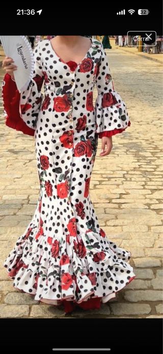 Traje de flamenca blanco y rojo